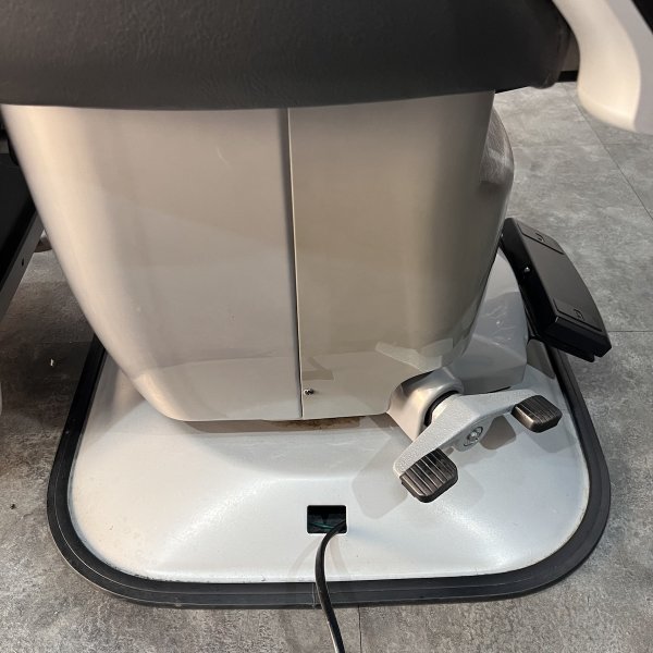 画像23: 【張替費込み】大広 理容椅子 イゼ (23)